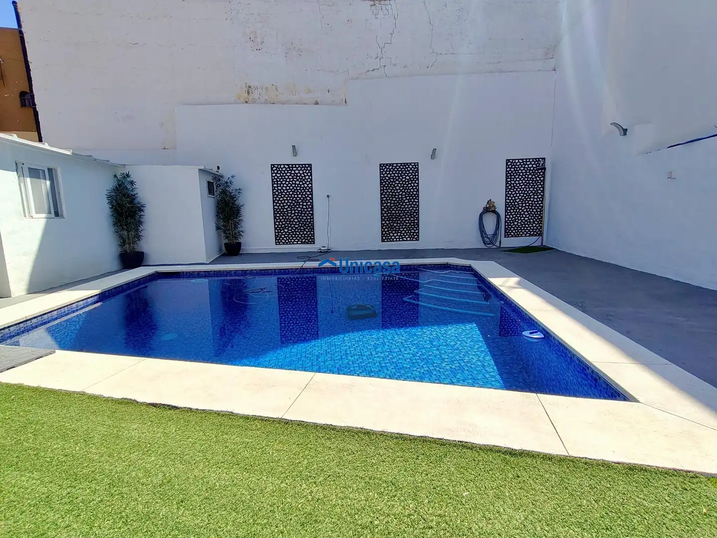 Piscina de Casa adosada en venda en Málaga