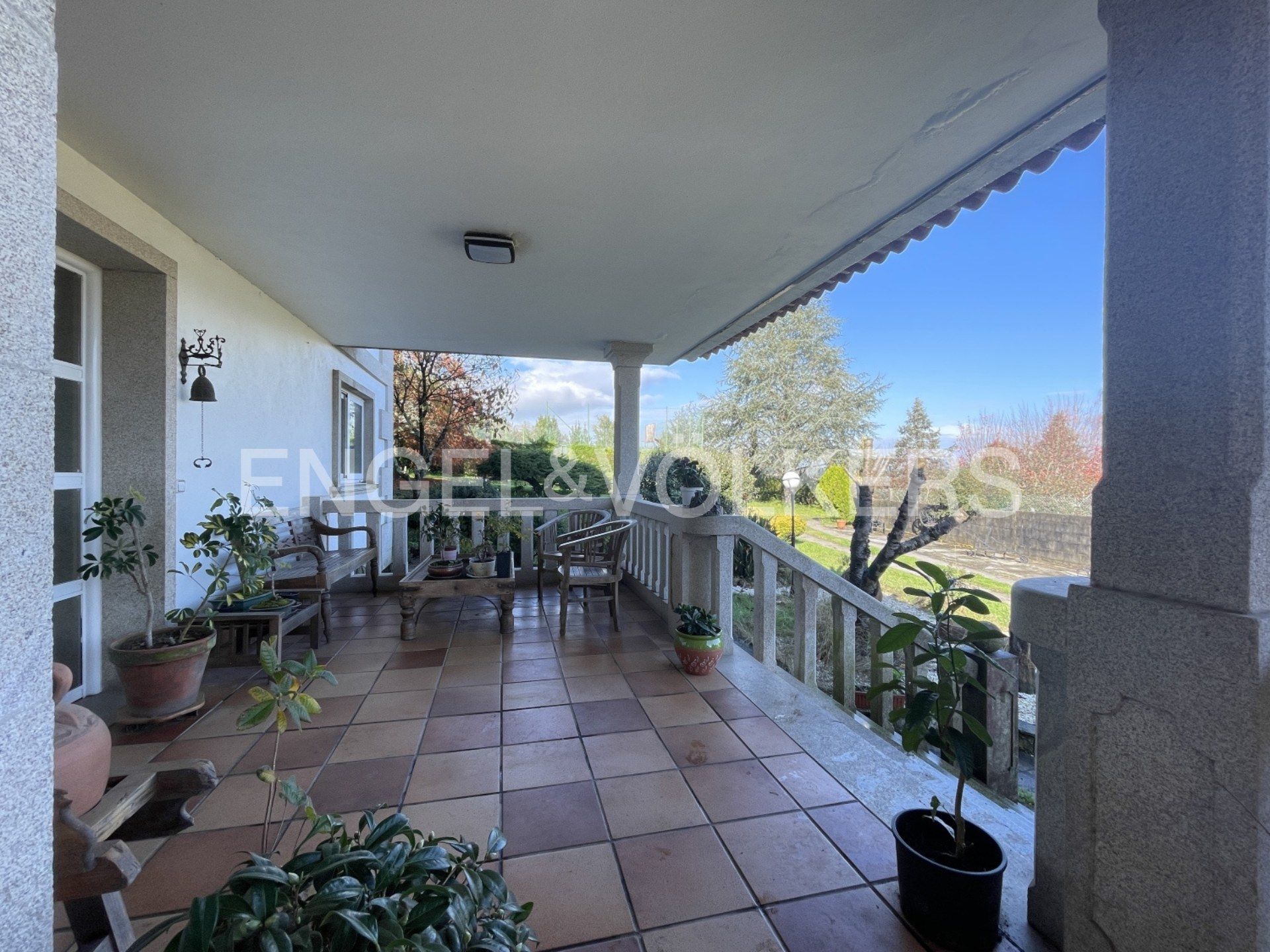 Terrassa de Casa o xalet en venda en Pontevedra Capital  amb Calefacció, Jardí privat i Terrassa