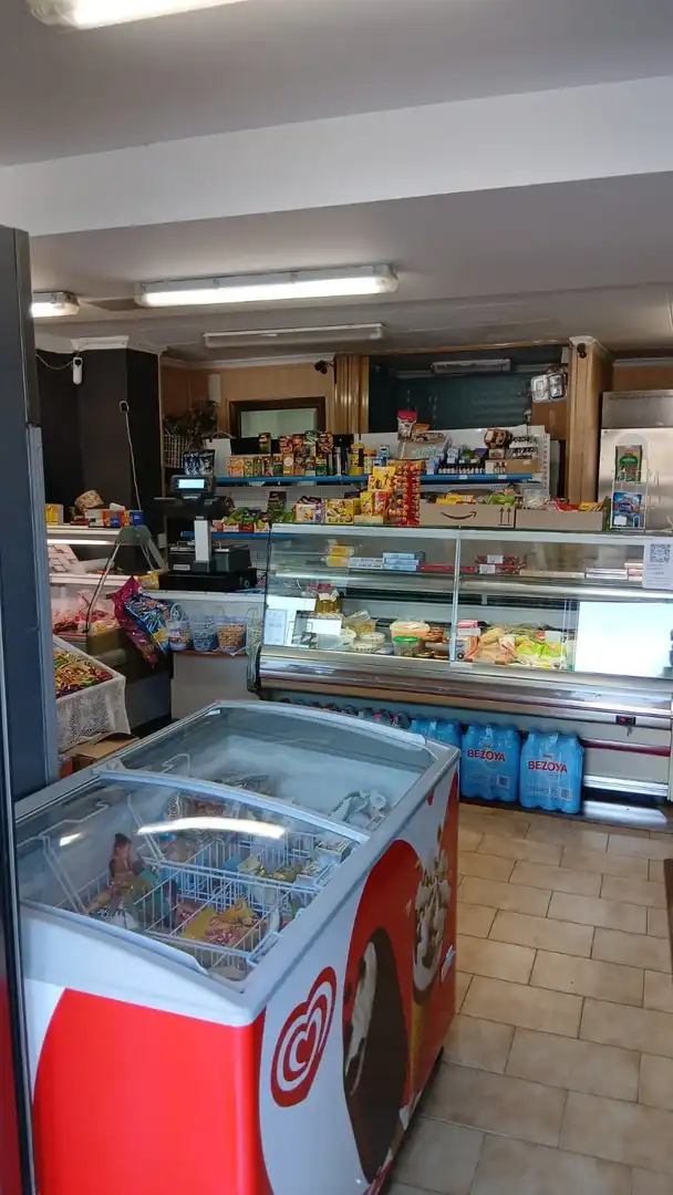Locale commerciale in cessione a Centre