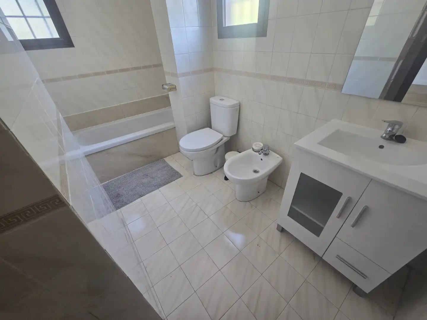 Badezimmer von Wohnung zur Miete in Valencia mit Klimaanlage, Heizung und Ofen