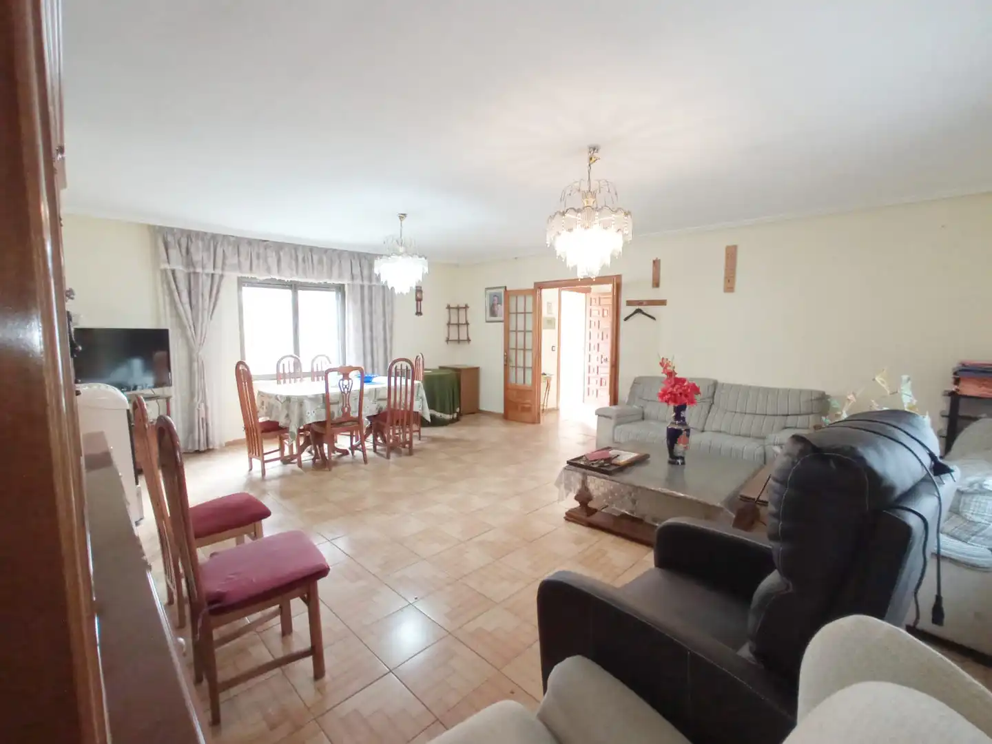 Sala d'estar de Casa adosada en venda en Burgos amb Jardí privat
