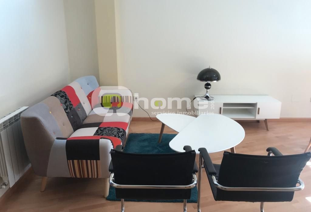 Sala d'estar de Apartament de lloguer en Zamora Capital  amb Calefacció, Parquet i Moblat