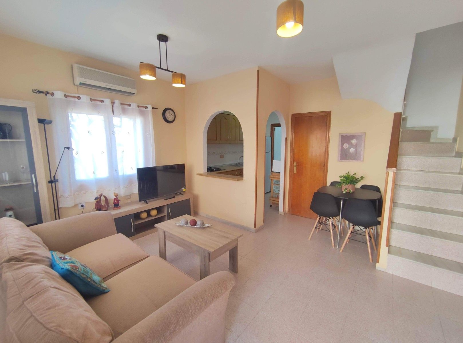 Living room of Duplex to rent in Santa Pola  with Air Conditioner, Terrace and Swimming Pool