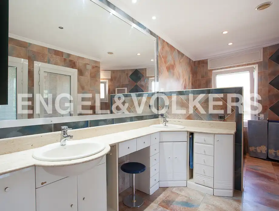 Baño de Casa o chalet en venta en Serra con Calefacción, Jardín privado y Trastero