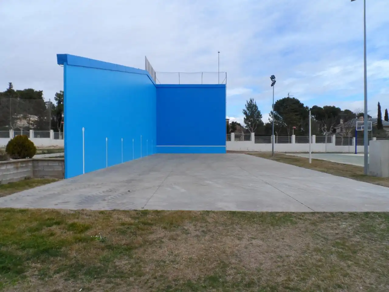 Vista exterior de Casa o xalet en venda en Zuera amb Jardí privat i Piscina comunitària