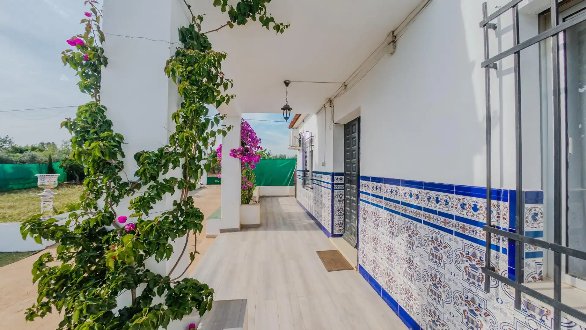 Houses for sale in Carmona  with Air Conditioner, Private garden and Terrace