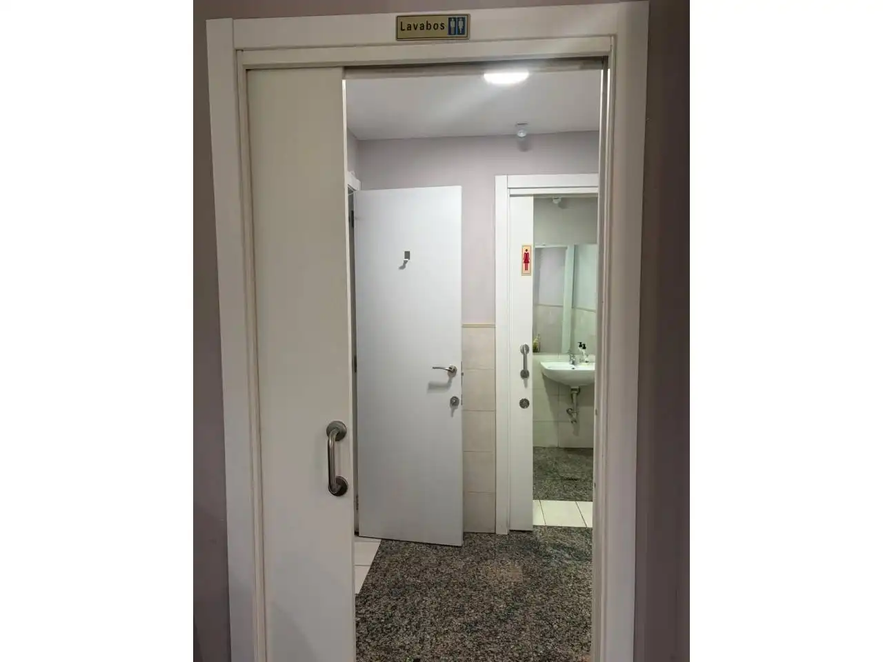Baño de Local en traspaso en Barcelona