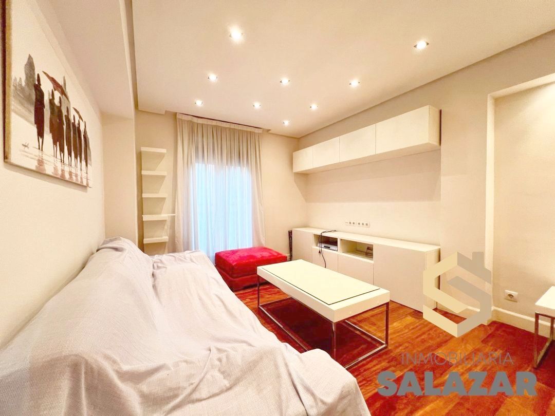 Bedroom of Flat to rent in Bilbao   with Heating, Oven and Washing machine