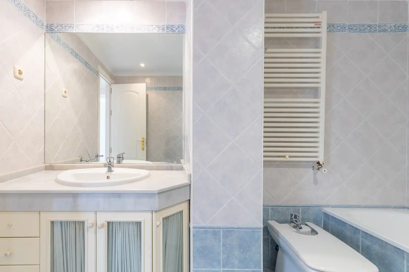 Bathroom of Attic for sale in Málaga  with Air Conditioner, Terrace and Swimming Pool