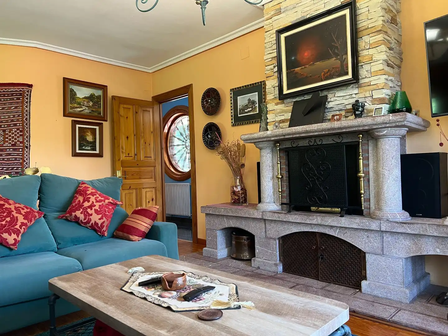 Sala de estar de Casa o chalet en venta en Cangas de Onís con Calefacción, Jardín privado y Amueblado
