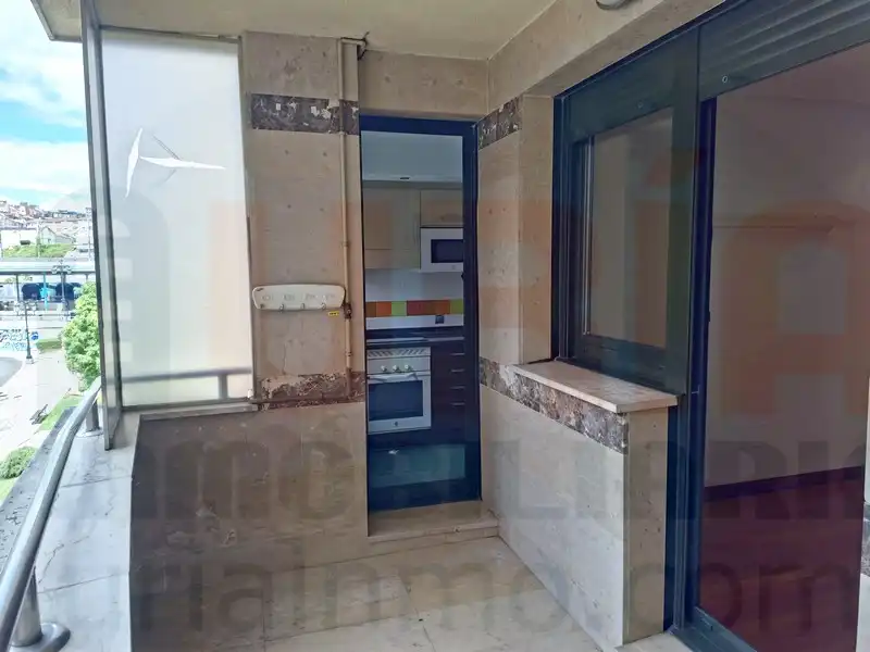 Terrassa de Pis de lloguer en Oviedo  amb Calefacció, Terrassa i Forn
