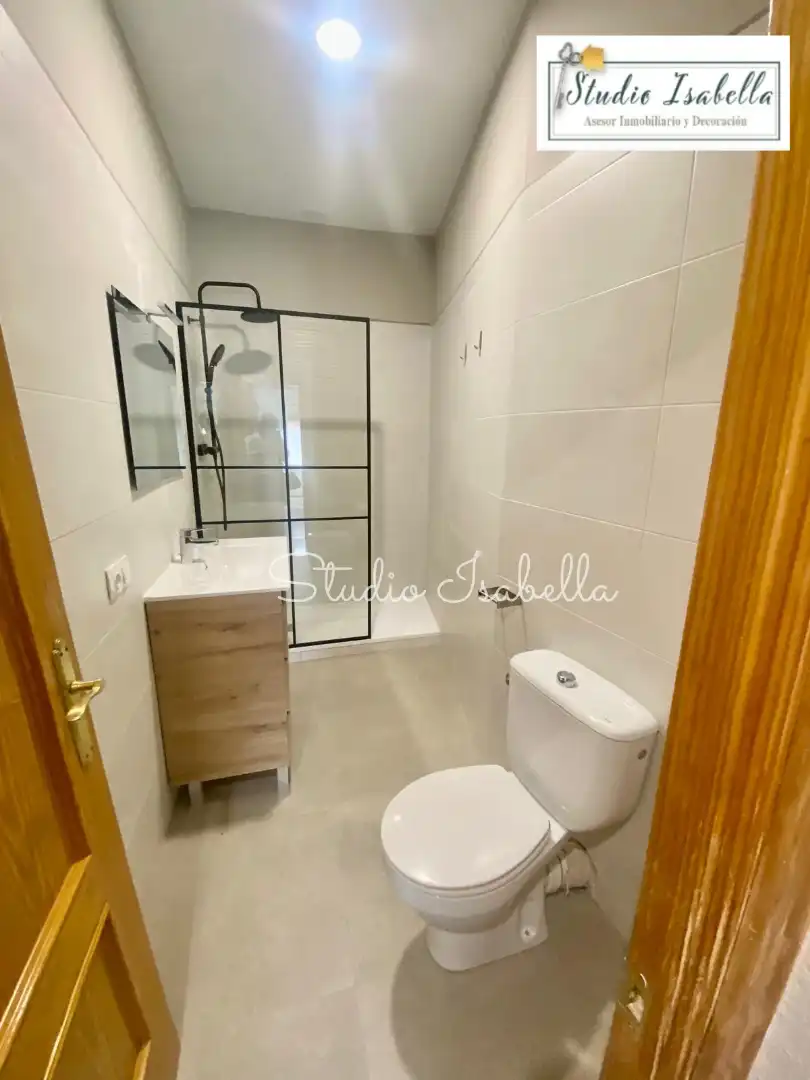Baño de Piso de alquiler en Toledo con Aire acondicionado, Calefacción y Amueblado