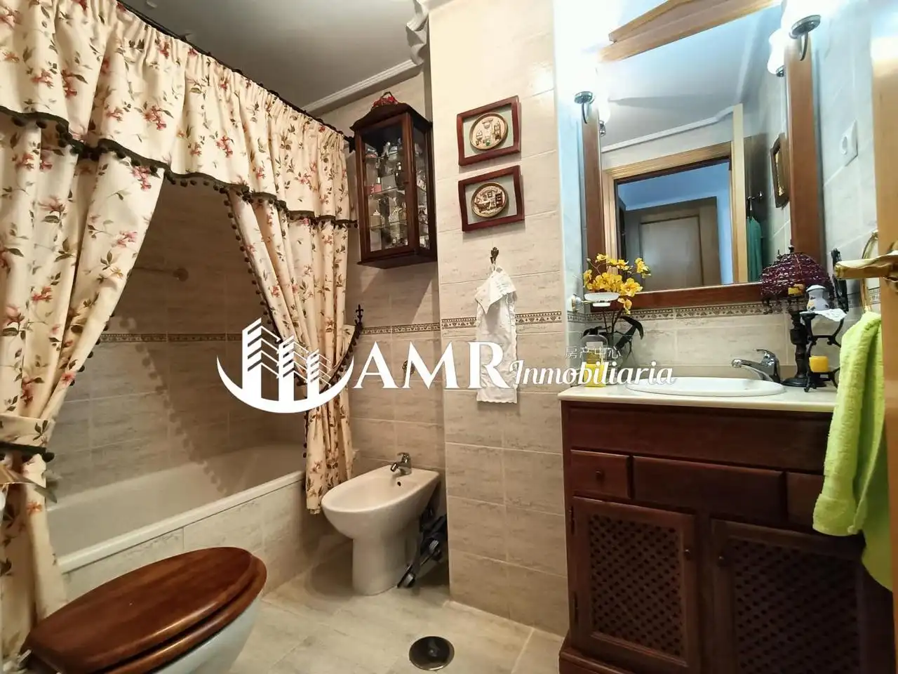 Baño de Piso en venta en Parla con Calefacción, Trastero y Amueblado