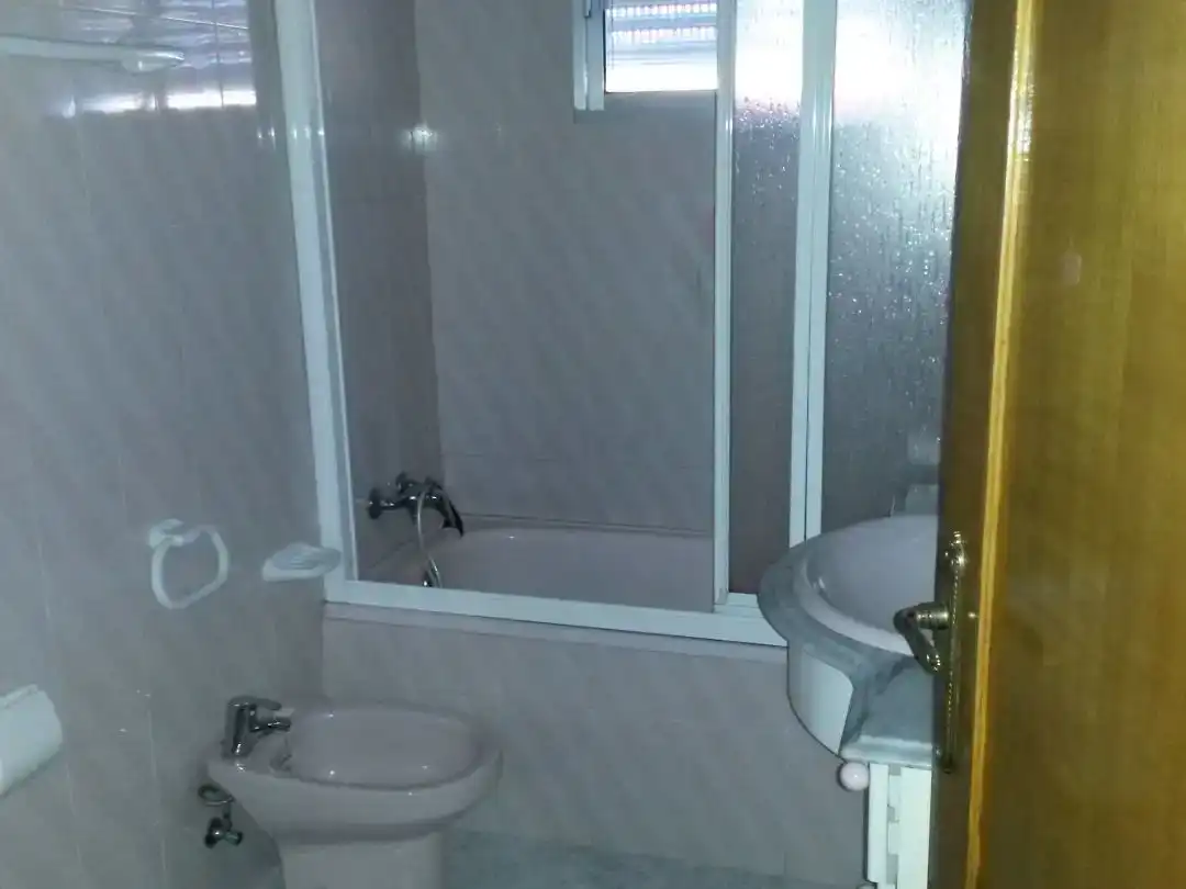 Badezimmer von Wohnung zur Miete in Talayuela mit Klimaanlage und Balkon