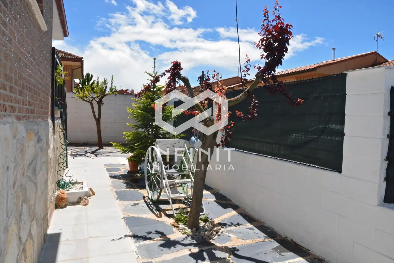 Garden of Houses for sale in Yebes  with Air Conditioner, Heating and Private garden