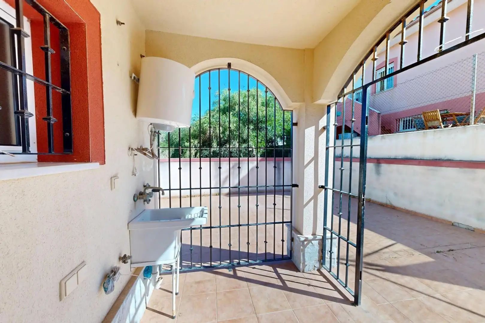 Vista exterior de Casa adosada en venta en Cartagena con Terraza, Trastero y Balcón