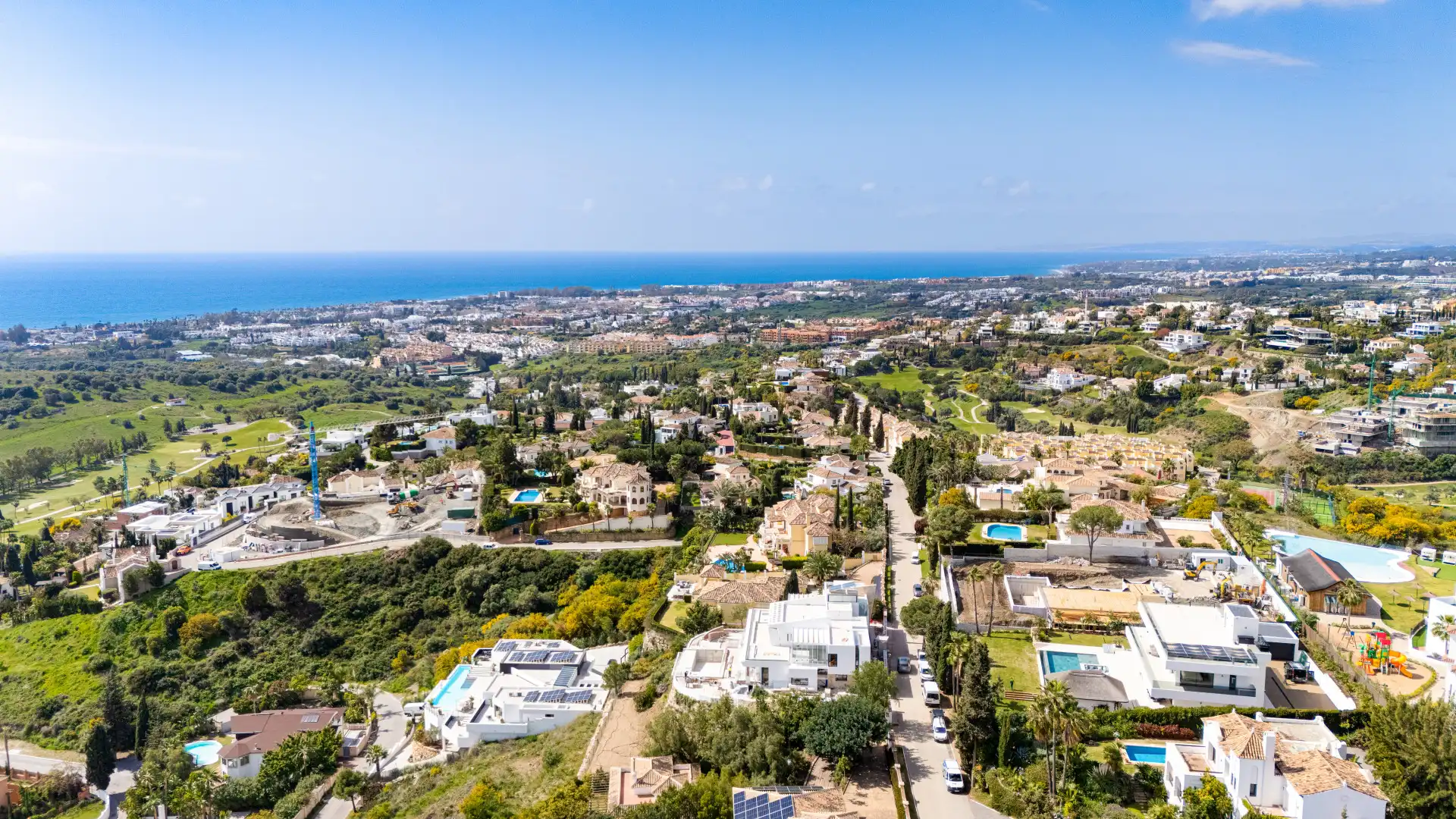 Vista exterior de Casa o xalet en venda en Benahavís amb Jardí privat, Terrassa i Piscina