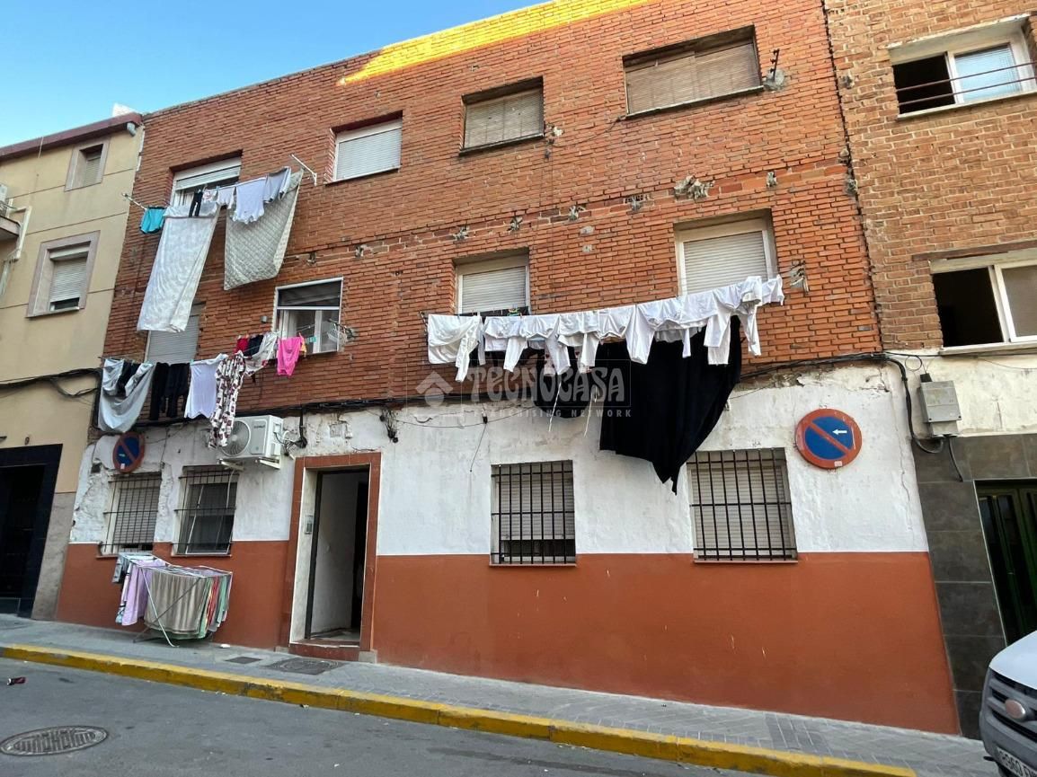Vista exterior de Edifici en venda en Leganés