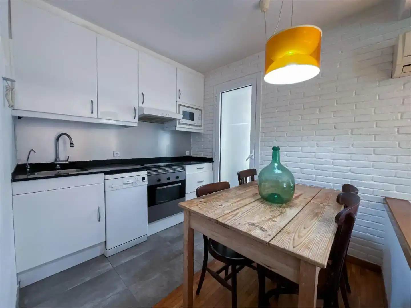 Küche von Wohnung zum Verkauf in  Barcelona Capital mit Klimaanlage und Balkon