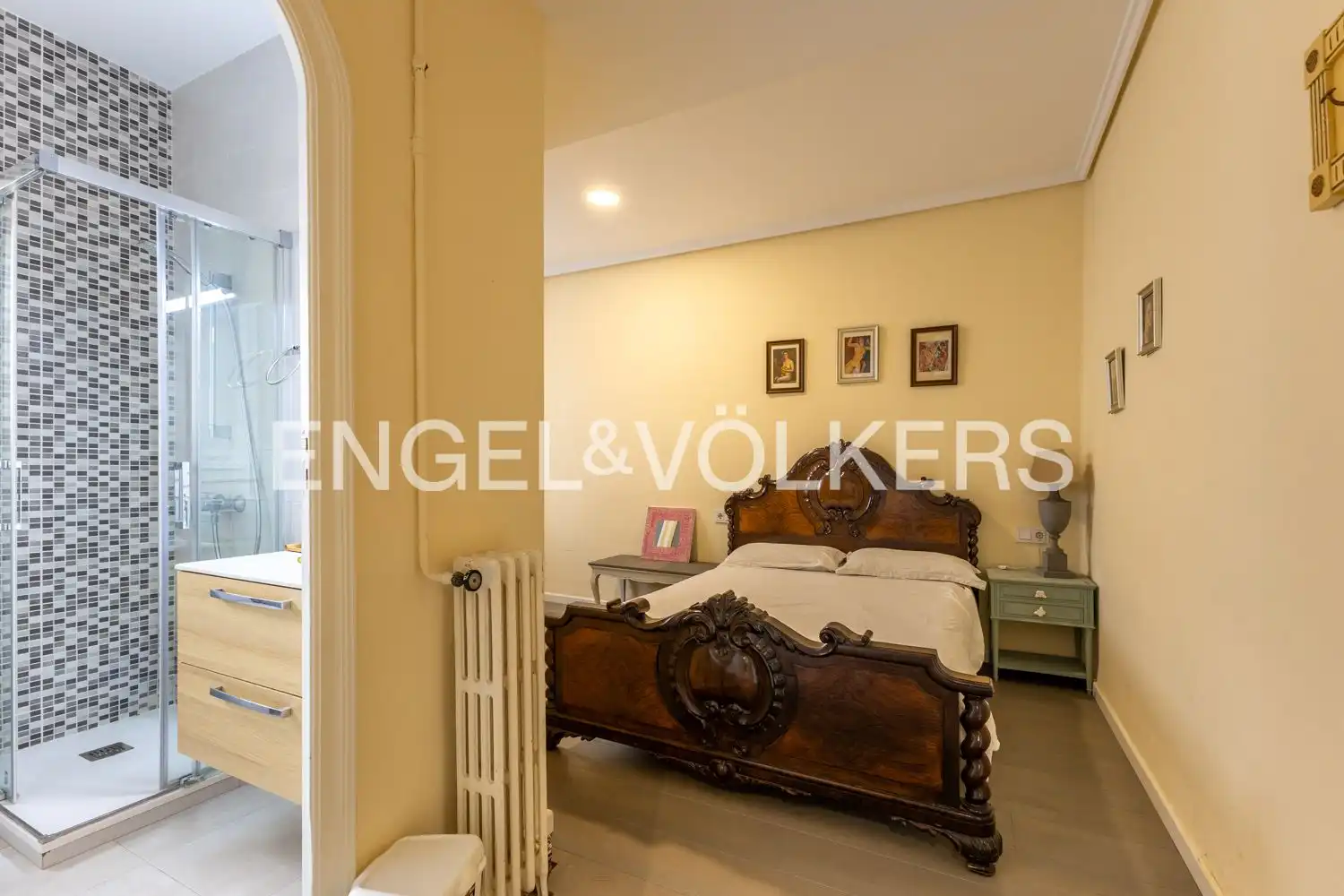 Schlafzimmer von Wohnung zur Miete in Valencia mit Heizung