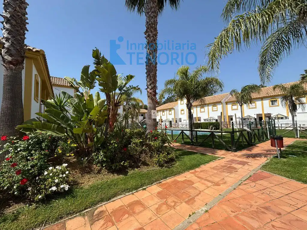 Vista exterior de Casa adosada en venta en Islantilla con Aire acondicionado, Terraza y Trastero