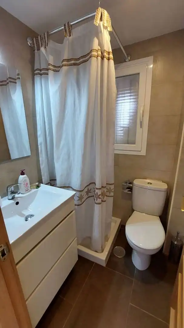 Baño de Piso en venta en Alicante / Alacant con Aire acondicionado, Calefacción y Jardín privado
