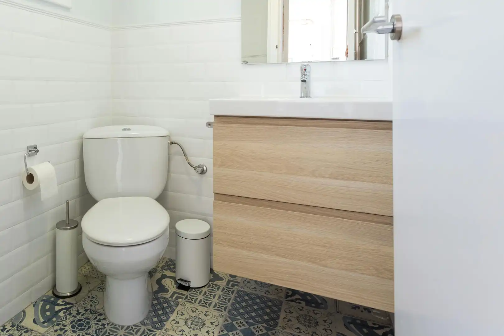 Bathroom of Flat for rent in L'Hospitalet de Llobregat  with Air Conditioner, Heating and Furnished