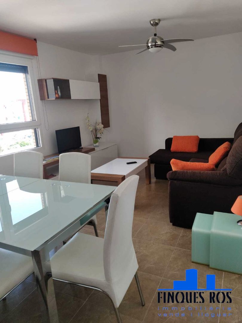 Sala d'estar de Pis de lloguer en Vinaròs amb Moblat, Forn i Microones