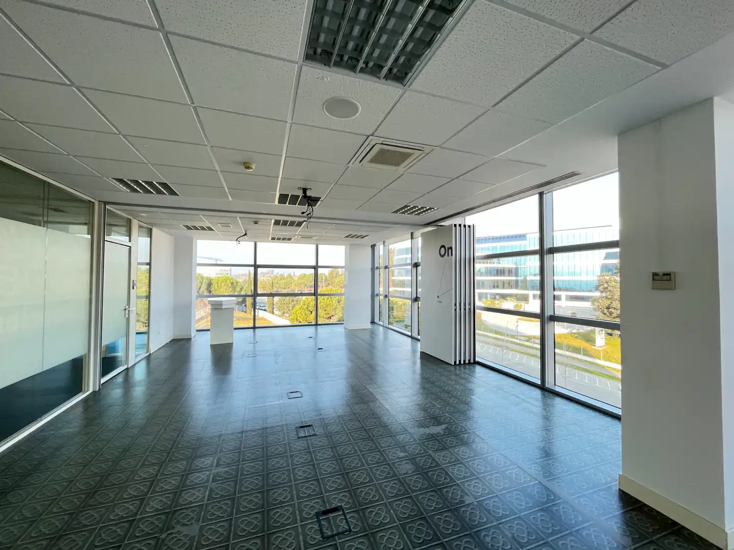 Büro zur Miete in Sant Cugat del Vallès mit Klimaanlage und Heizung