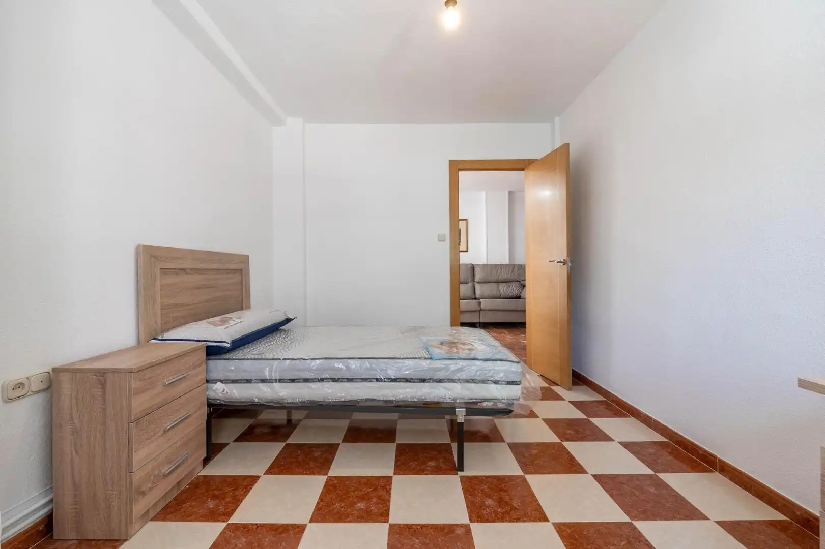 Schlafzimmer von Wohnung zur Miete in Granada mit Heizung und Möbliert