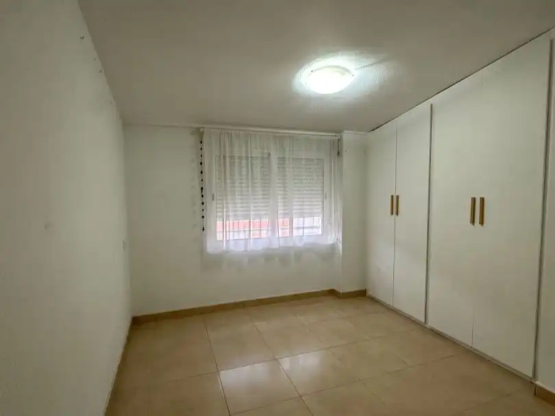 Schlafzimmer von Dachboden zur Miete in Murcia mit Klimaanlage, Terrasse und Möbliert