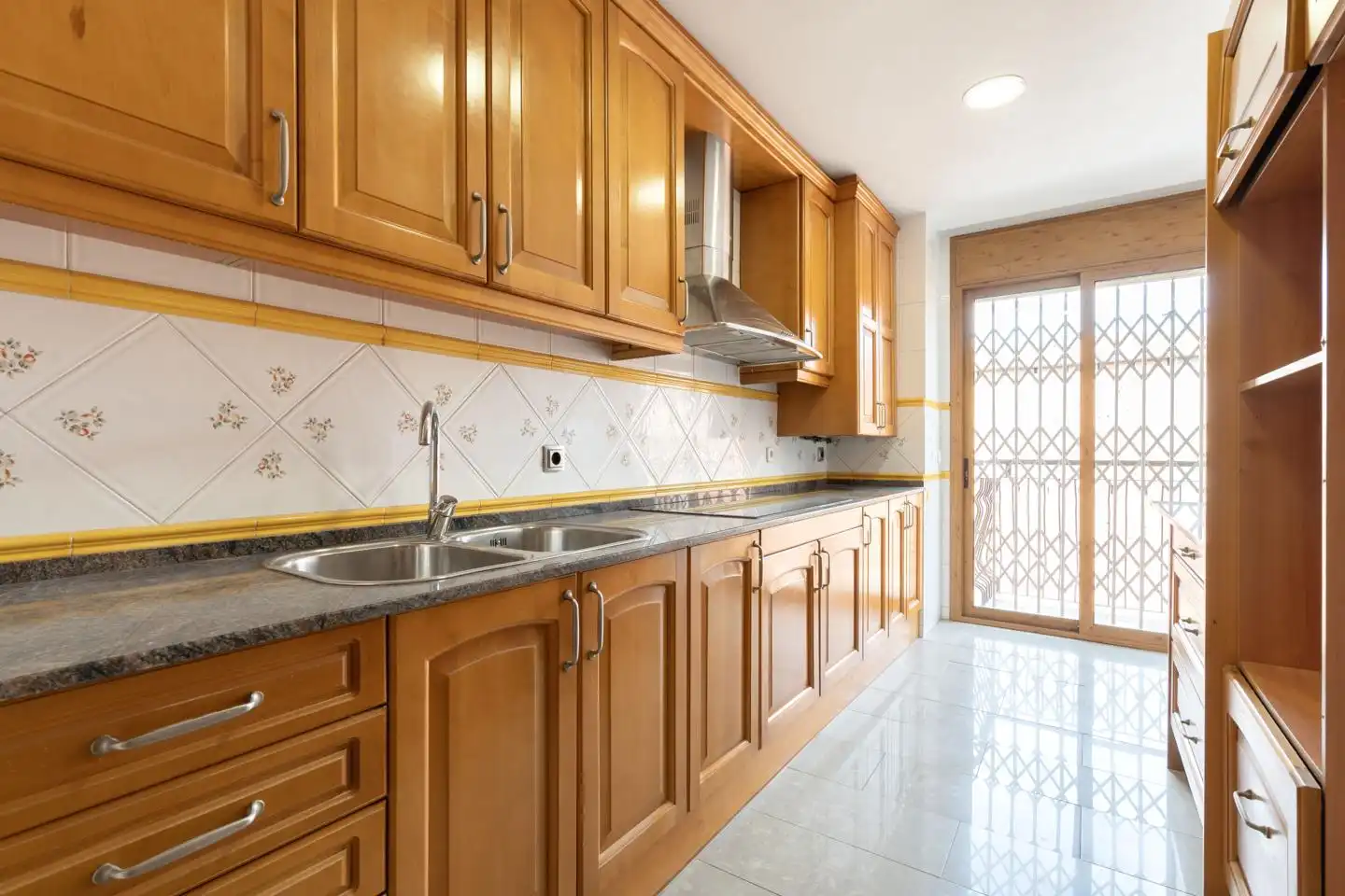 Küche von Maisonette zum Verkauf in Santa Coloma de Gramenet