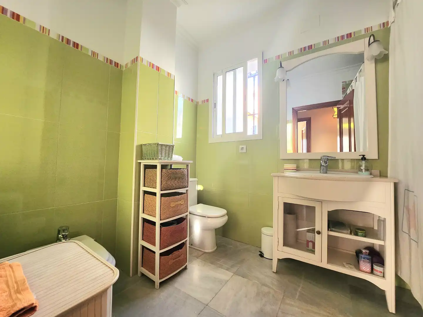 Baño de Casa o chalet en venta en Alcalá de Guadaira con Aire acondicionado, Calefacción y Jardín privado