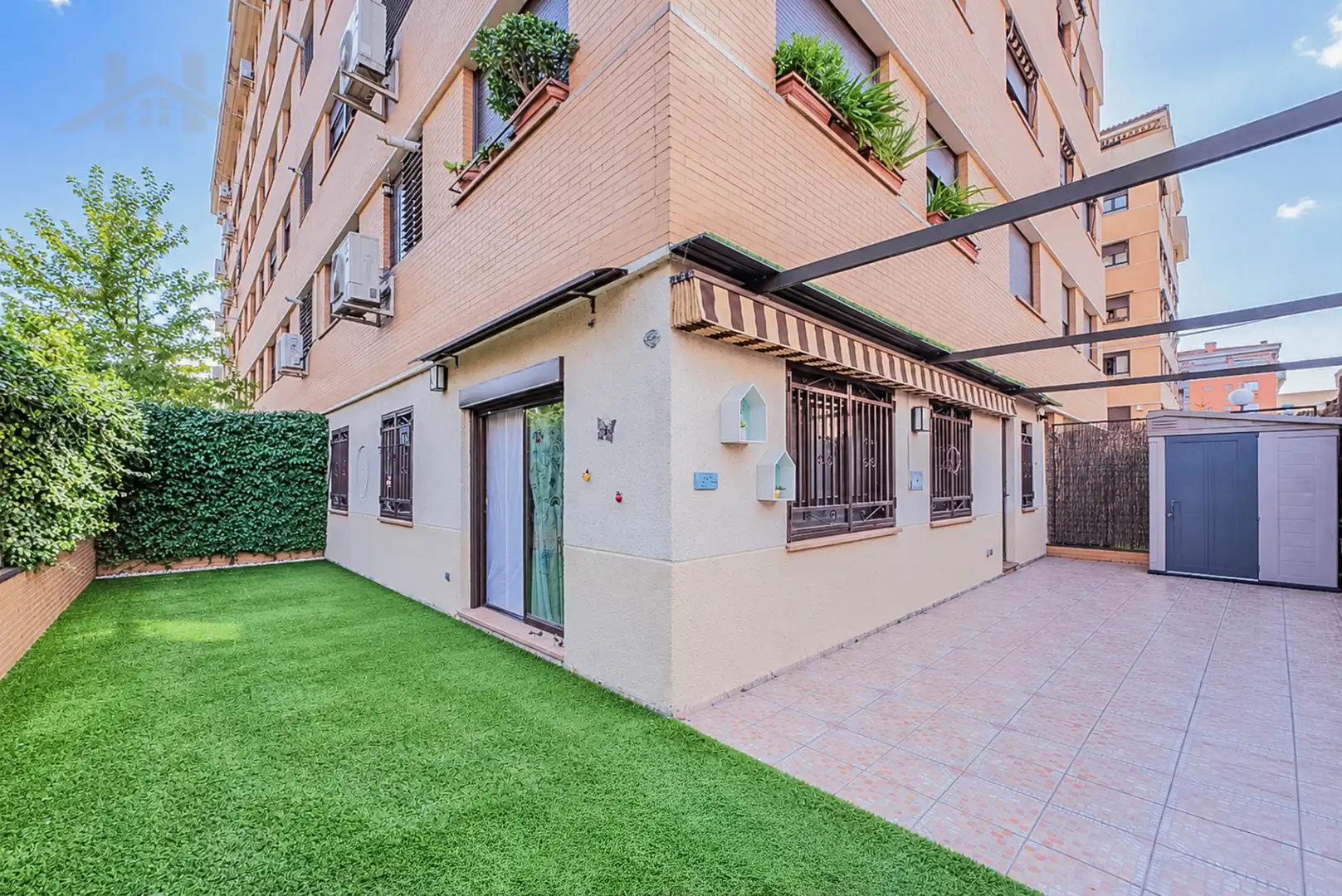 Vista exterior de Planta baja en venta en Parque Oeste - Fuente Cisneros