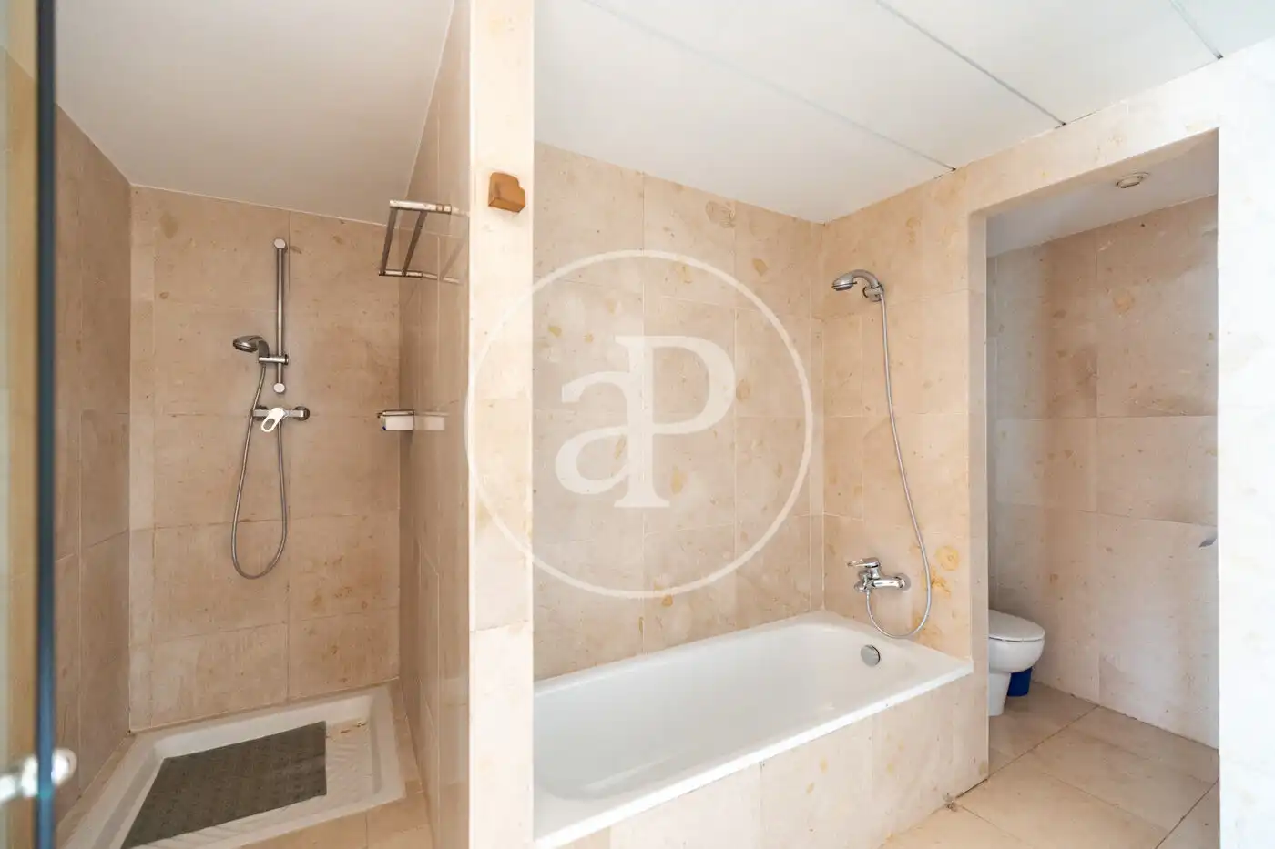Baño de Piso en venta en Barcelona con Aire acondicionado y Calefacción