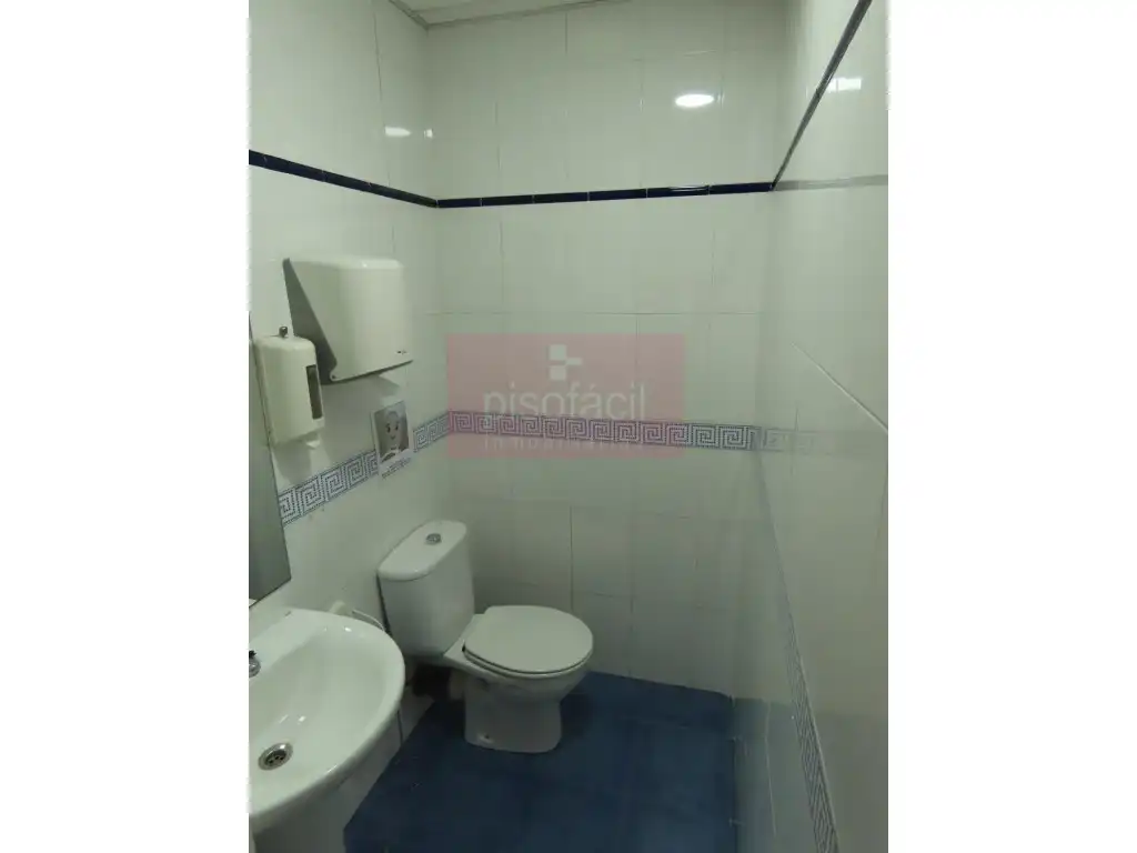 Badezimmer von Geschaftsraum zur Miete in Lugo
