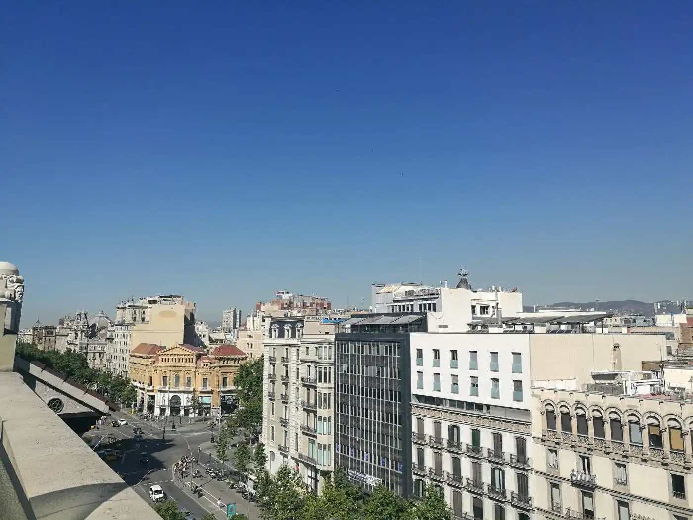 Außenansicht von Büro zur Miete in Barcelona mit Klimaanlage und Heizung