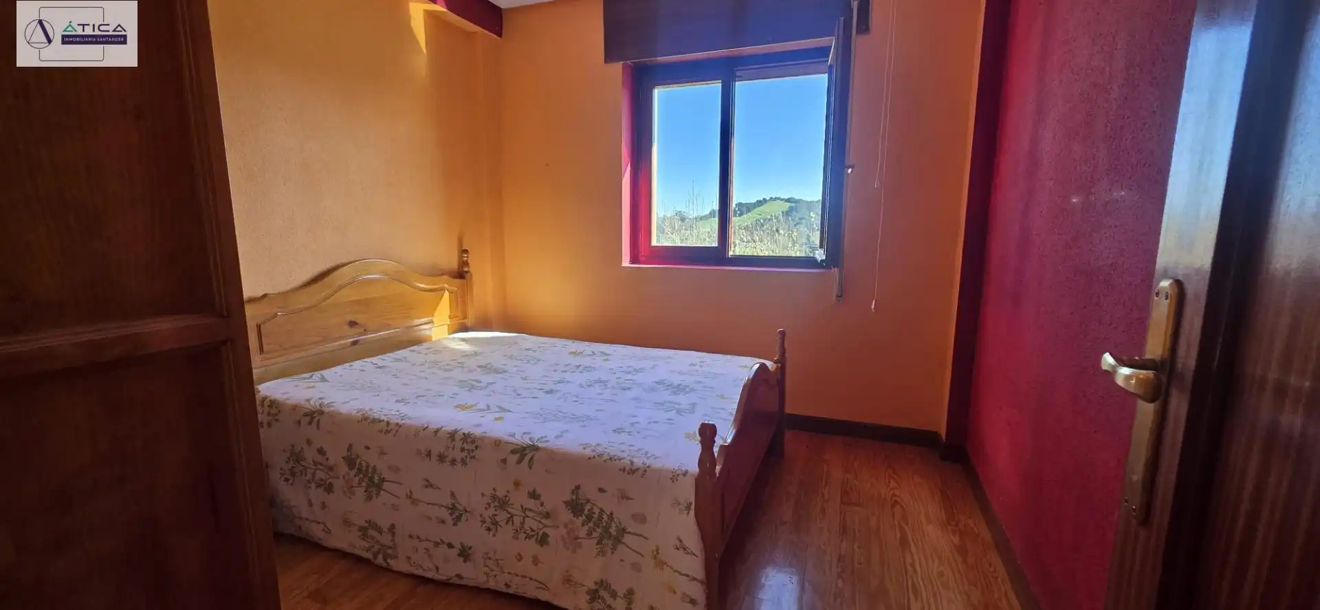 Dormitori de Casa adosada en venda en Bárcena de Cicero amb Jardí privat, Moblat i Balcó