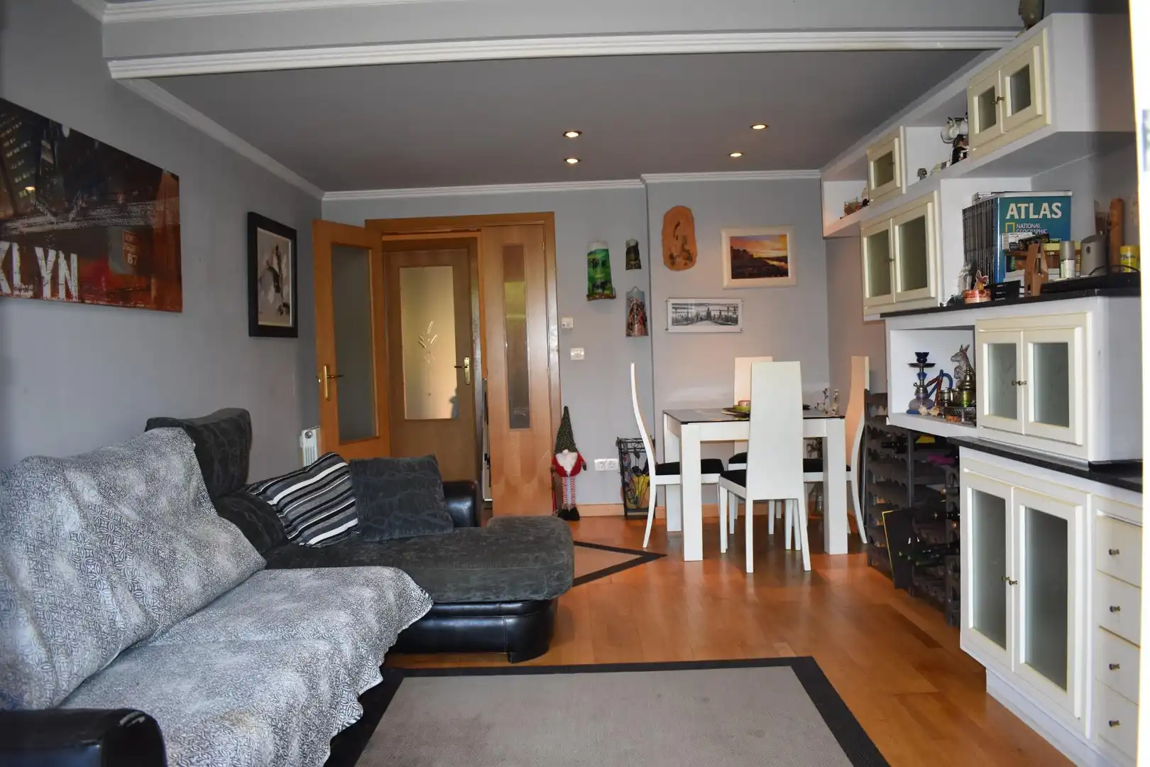Wohnzimmer von Erdgeschoss zum Verkauf in Penagos mit Heizung, Privatgarten und Gemeinschaftspool