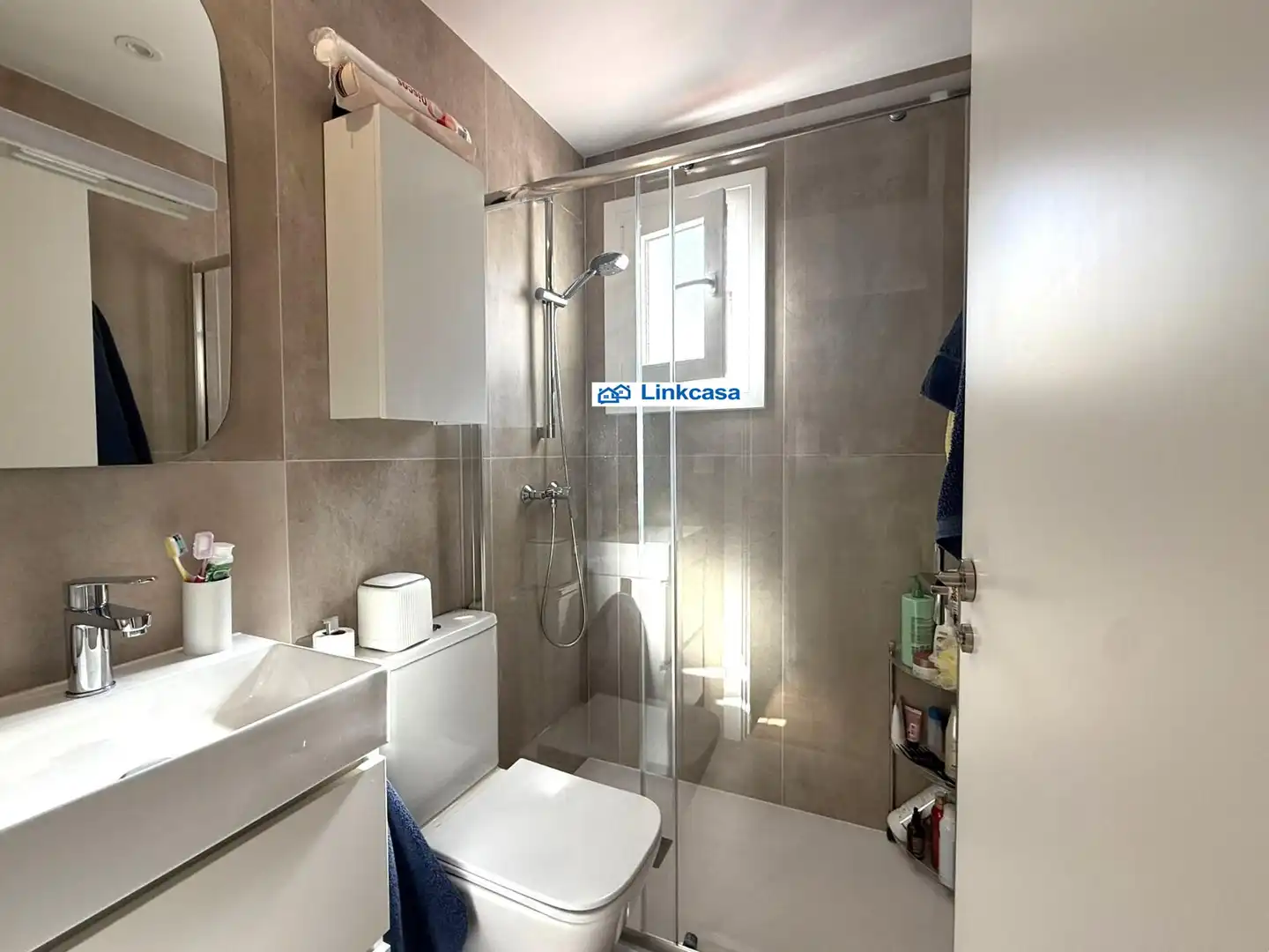 Bathroom of Flat for sale in Madrid  with Air Conditioner, Heating and Terrace