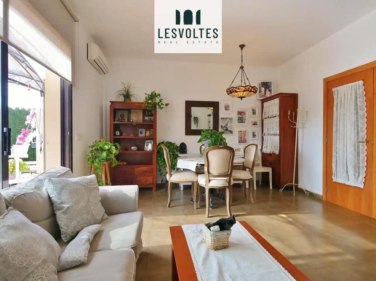 Sala d'estar de Casa adosada en venda en Vall-llobrega amb Calefacció, Jardí privat i Terrassa