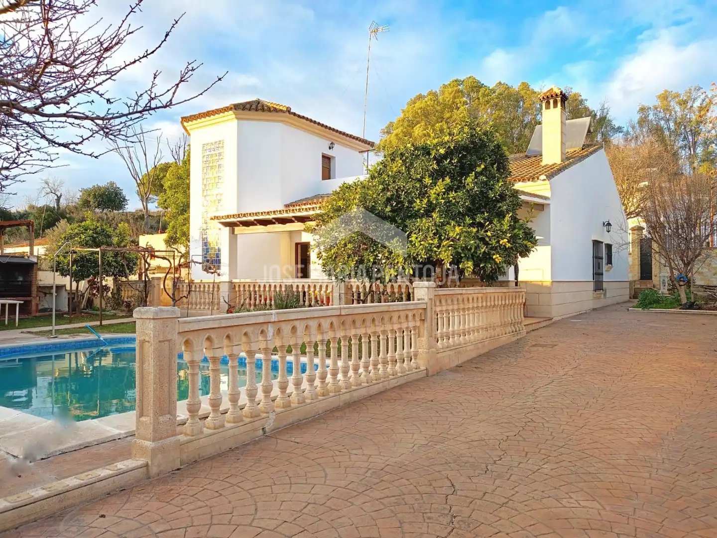 Vista exterior de Casa o xalet en venda en Arcos de la Frontera amb Calefacció, Jardí privat i Traster