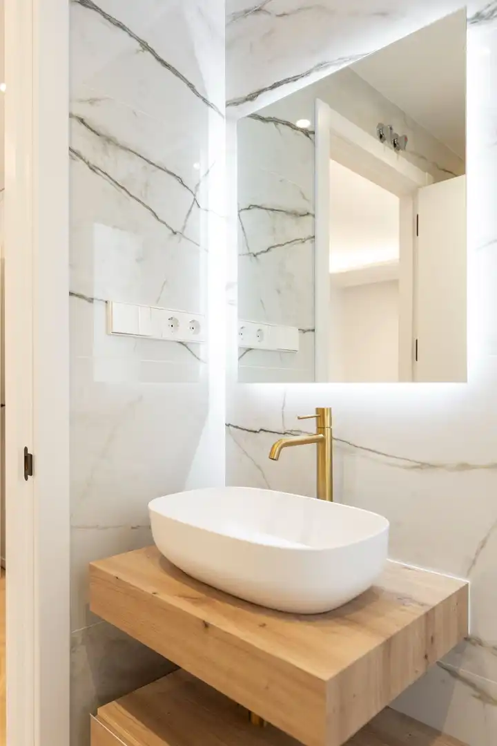Bathroom of Flat for sale in Barrio de Salamanca