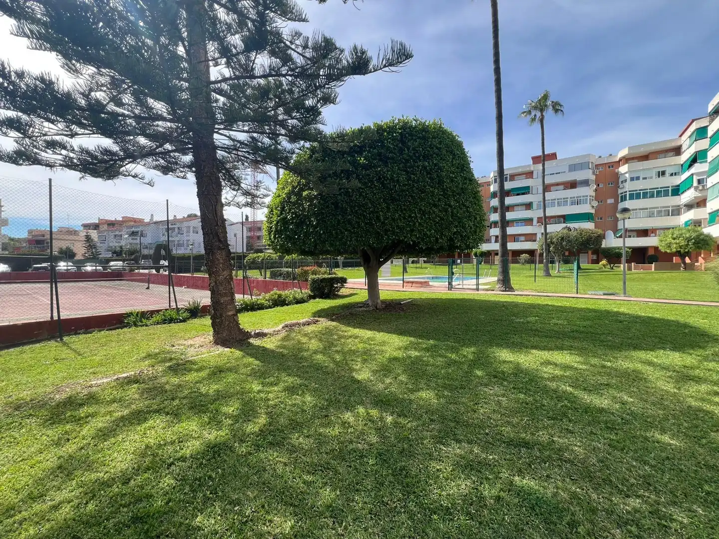 Parkplatz von Wohnung zum Verkauf in Torremolinos mit Klimaanlage, Privatgarten und Terrasse