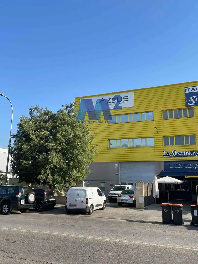 Vista exterior de Nau industrial en venda en Madrid