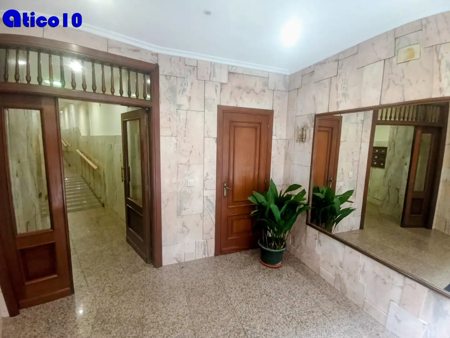 Pis en venda en Oviedo  amb Calefacció, Parquet i Traster