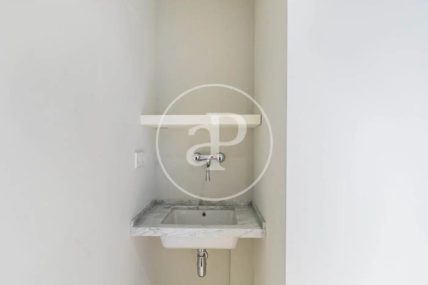 Baño de Piso de alquiler en Barcelona con Aire acondicionado, Calefacción y Jardín privado