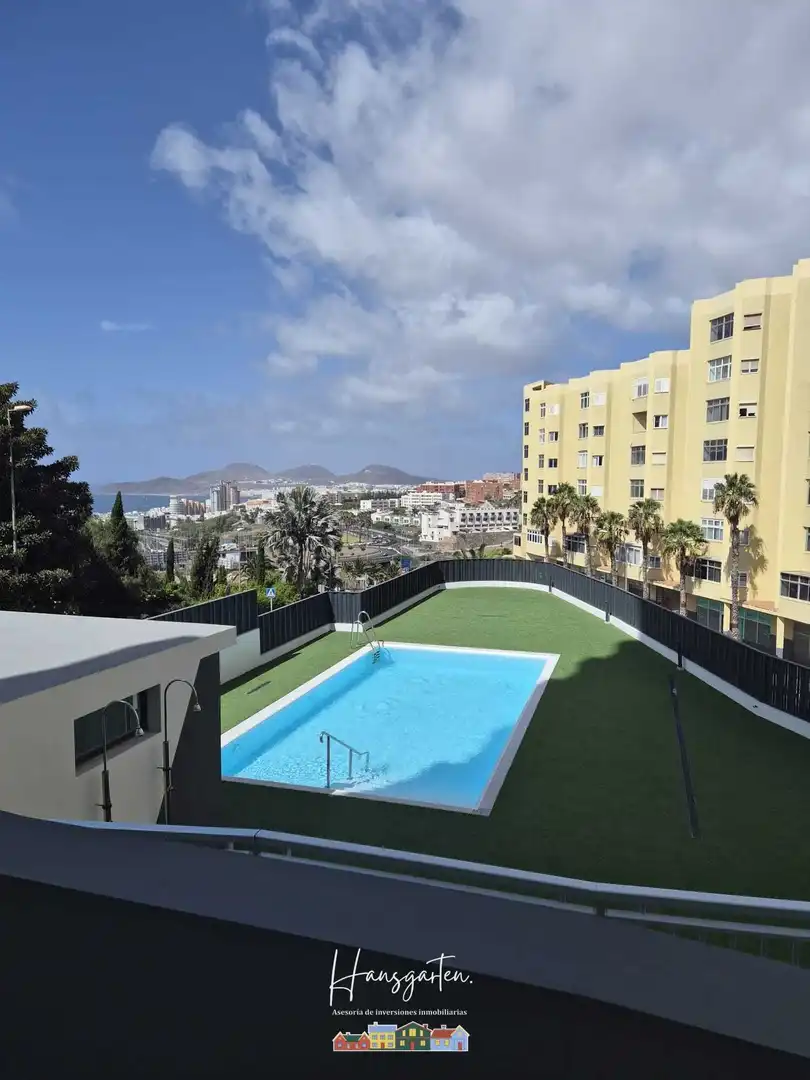 Vista exterior de Piso en venta en Las Palmas de Gran Canaria con Calefacción, Trastero y Piscina comunitaria