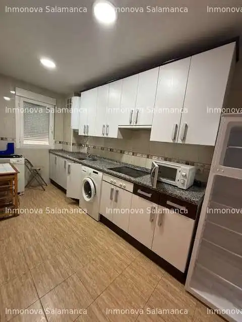 Kitchen of Flat for rent in Salamanca  with Heating, Furnished and Microwave