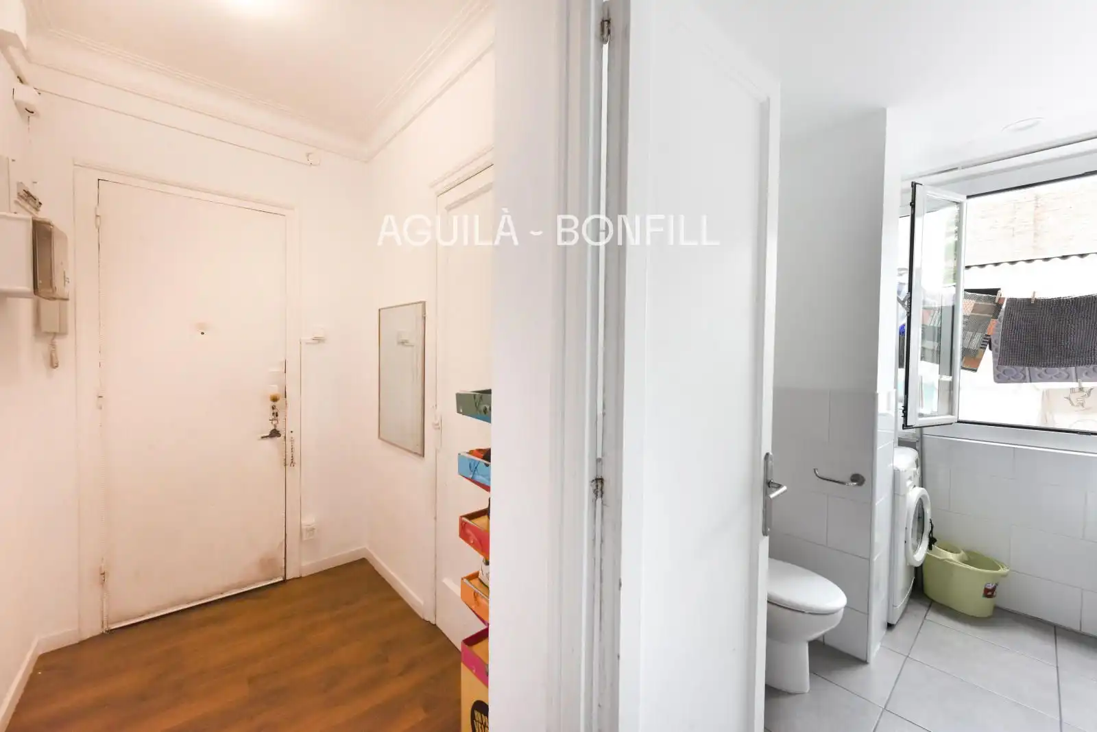 Bedroom of Flat for sale in Barcelona